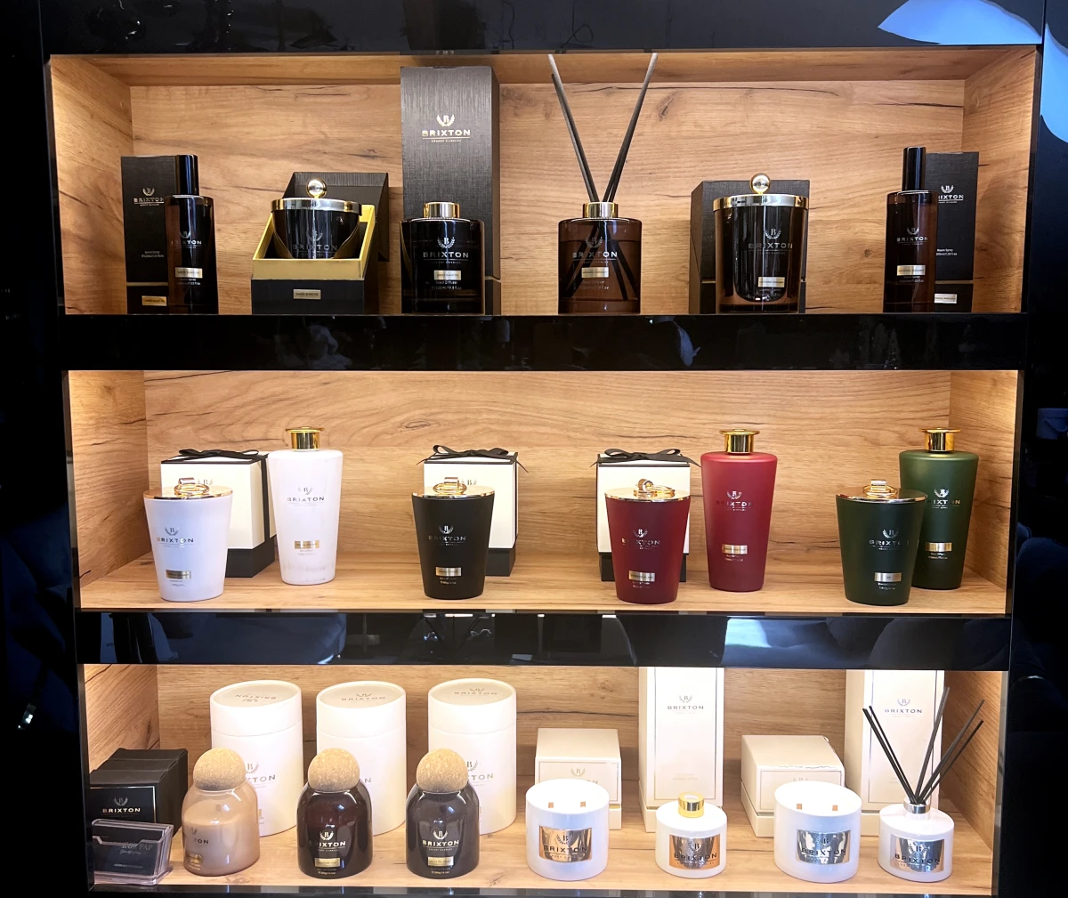 Regał ekspozycyjny czarny + brązowe wnętrze